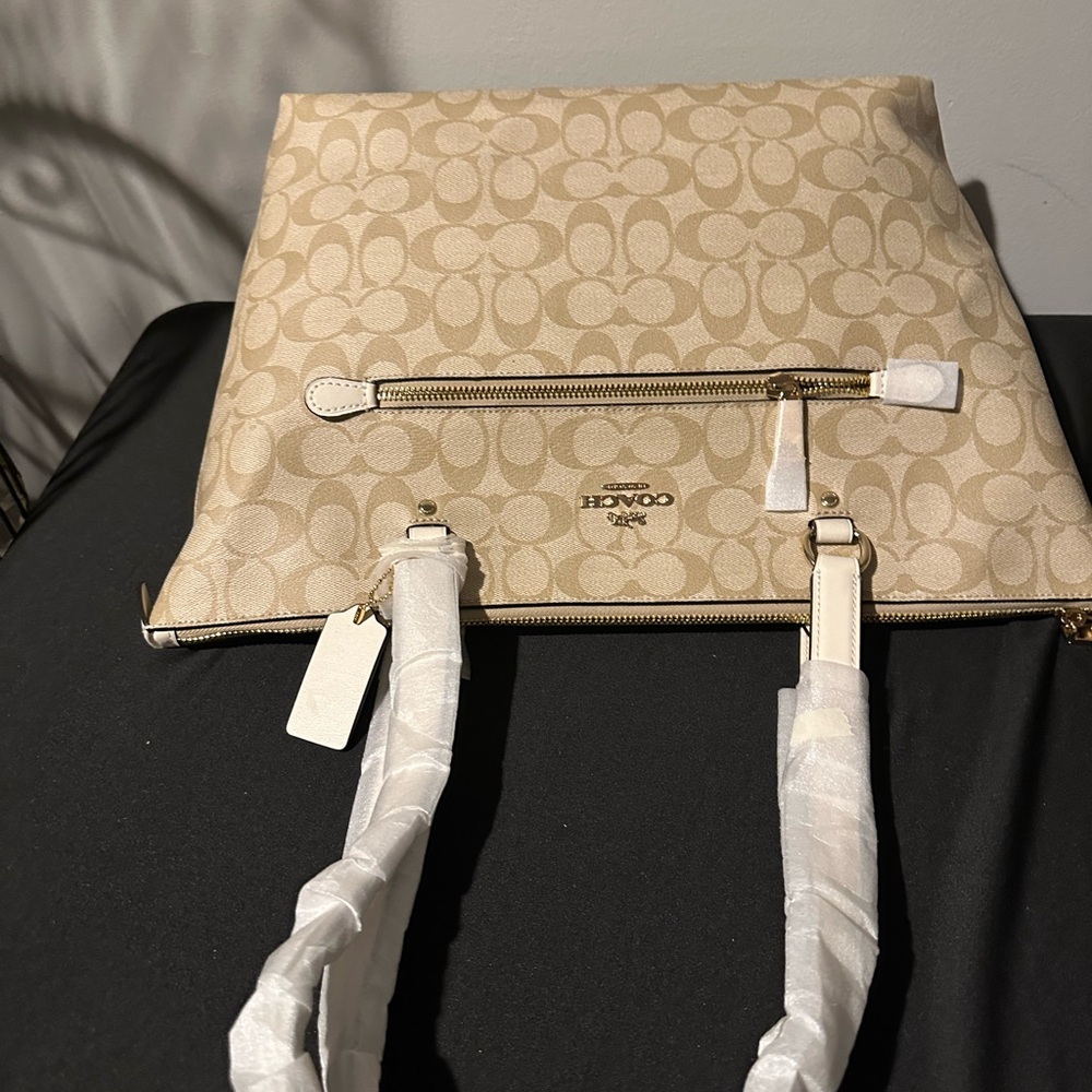 NWT Coach Signature Gallery Tote